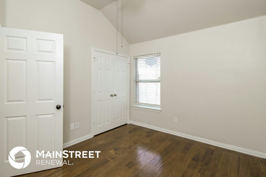 Building Photo - 2520 Castle Pines Dr