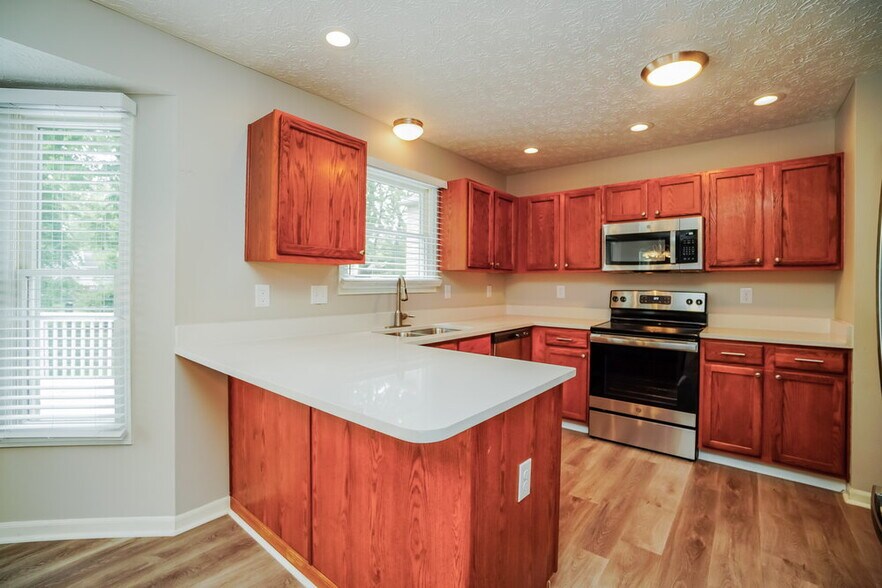 Building Photo - 3205 St Bernard Cir