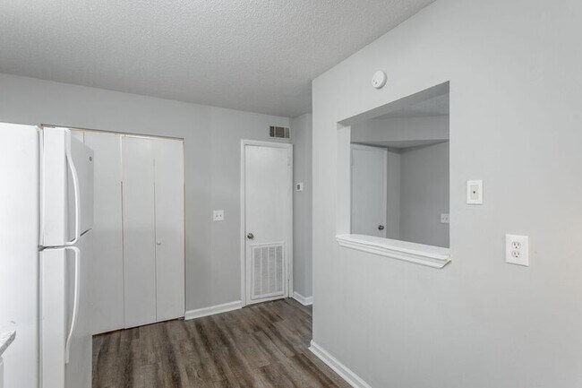 Building Photo - 4405 Delashmitt Rd