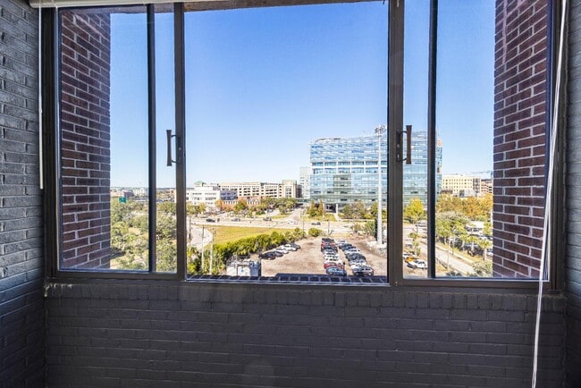 Building Photo - 14 Lockwood Dr