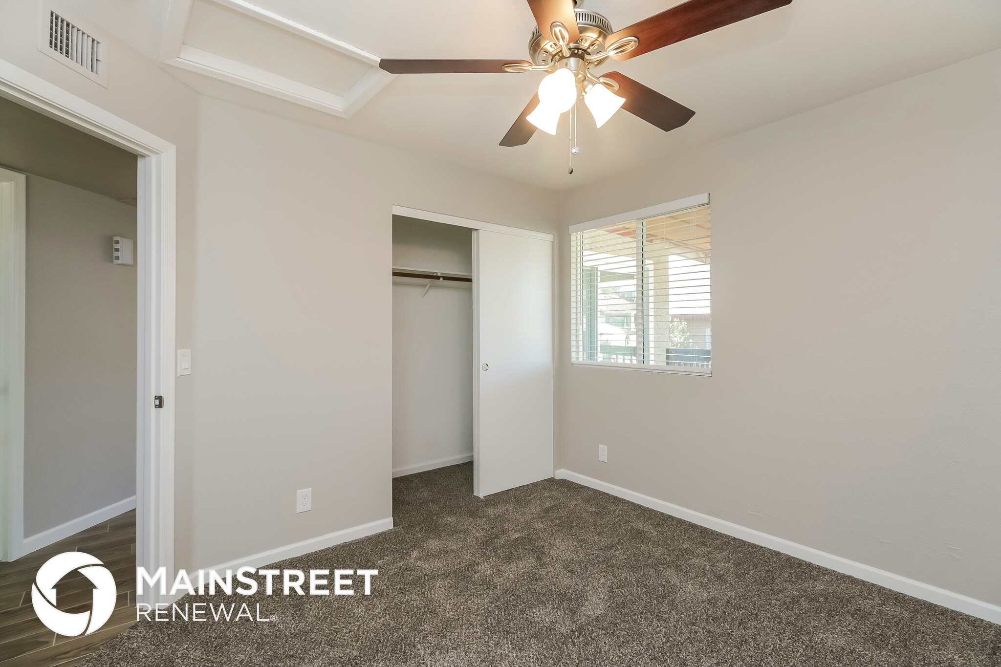 Building Photo - 8902 W Vernon Ave