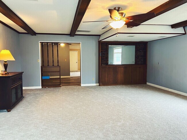 Building Photo - 3 Bed 1.5 Bath House in Belhaven