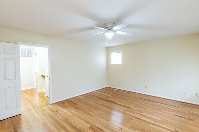Building Photo - Single Family Home Minutes to DTWN/UVA Area