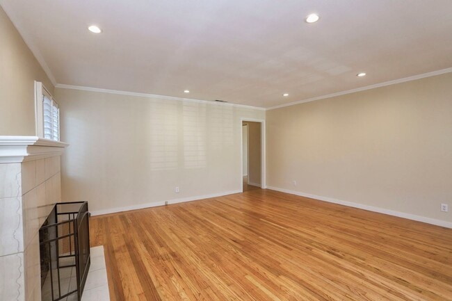 Building Photo - 3 Bed / 2 Bath Redwood City home with calming backyard oasis and a white picket fence. YouTube to...