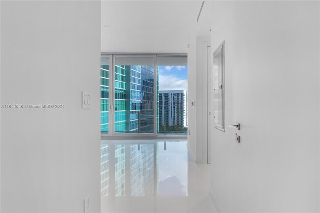 Building Photo - 300 Biscayne Boulevard Way