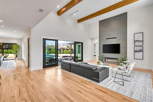 Building Photo - 7533 Royal Pl