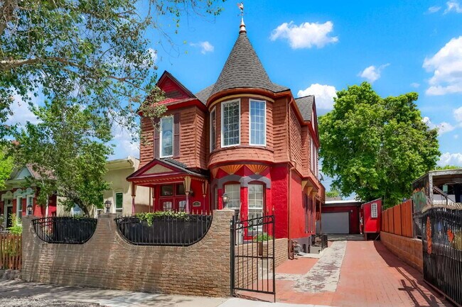 Primary Photo - Denver - Charming 2 Bedroom / 1 Bath Townh...