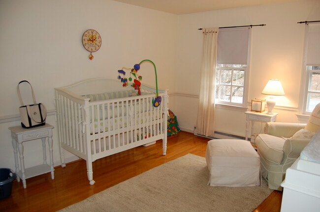 Building Photo - 211 Surrey Rd