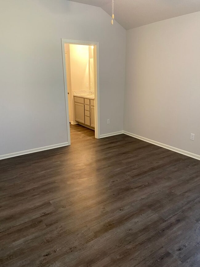 Building Photo - Pre-Leasing Now | Don't Miss Out! — Beautiful 4 Bed, 2 Bath Home in Oak Woods