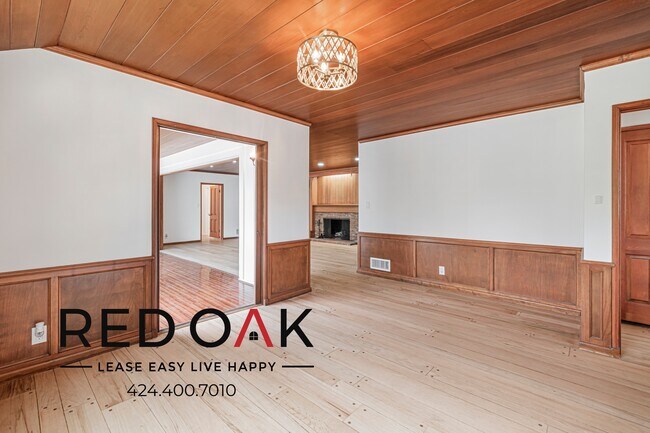 Building Photo - 360 S Linden Dr