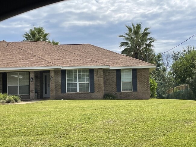 Building Photo - 1944 Cardinal Ln