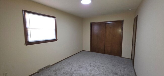 Building Photo - 2 Bedroom House close to Hospitals!  $895