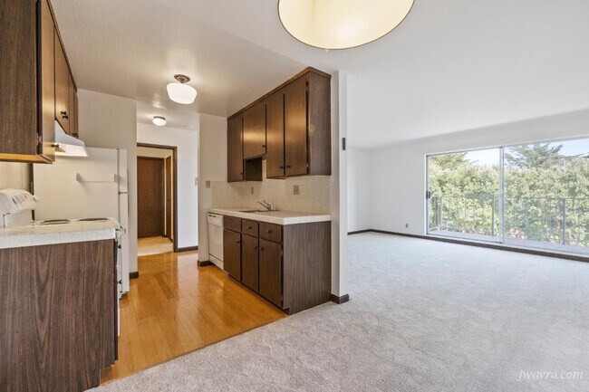 Building Photo - 160 Gardenside Dr