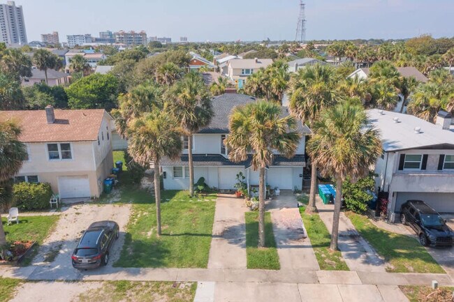 Building Photo - 215 Oleander St