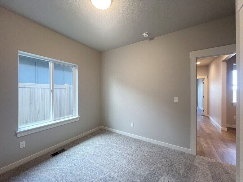 Building Photo - 2282 S Hurd Ave