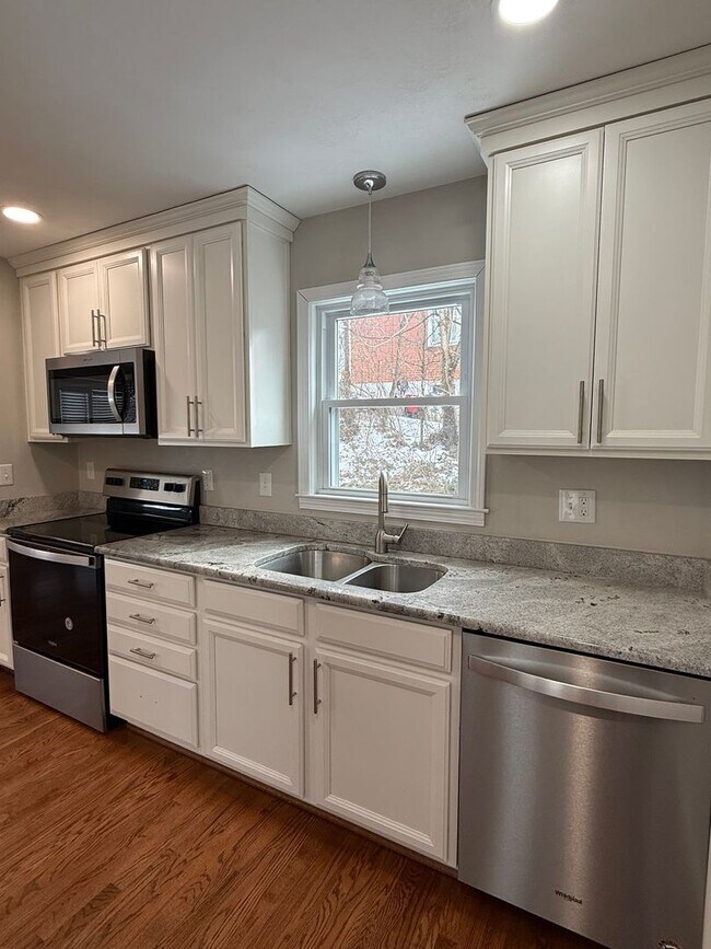 Building Photo - Beautiful Ranch located in Roanoke County