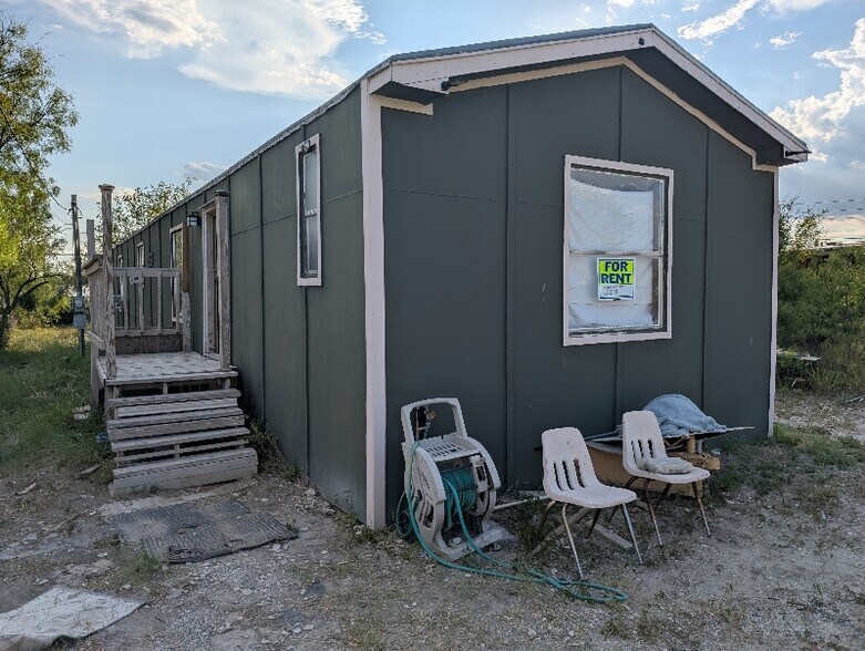 Primary Photo - 215 Cora Ave