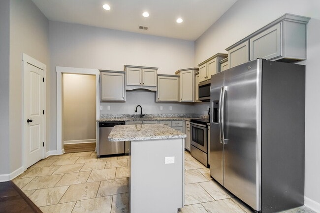 Building Photo - 2600 Molly Ln