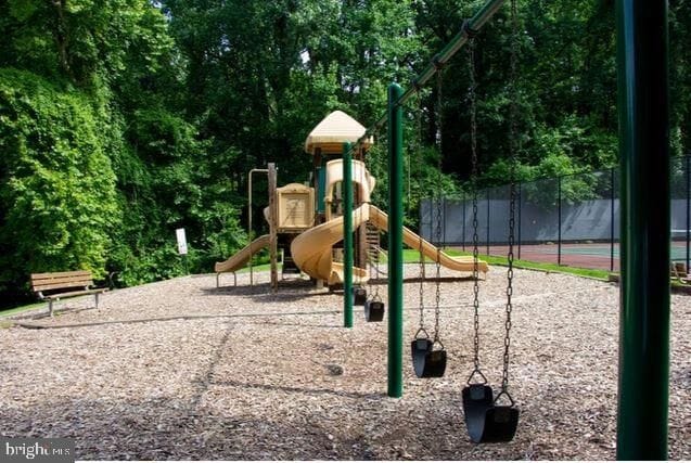 Building Photo - 10501 Montrose Ave