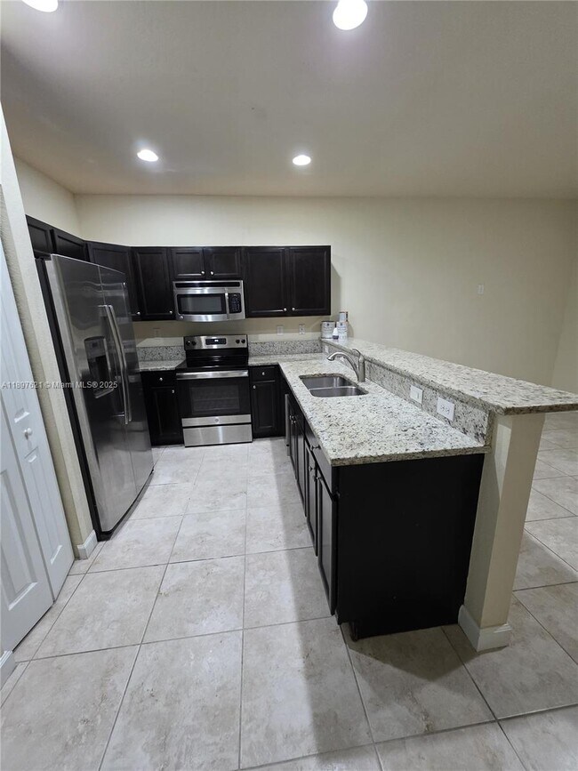 Building Photo - 528 SE 32nd Ave