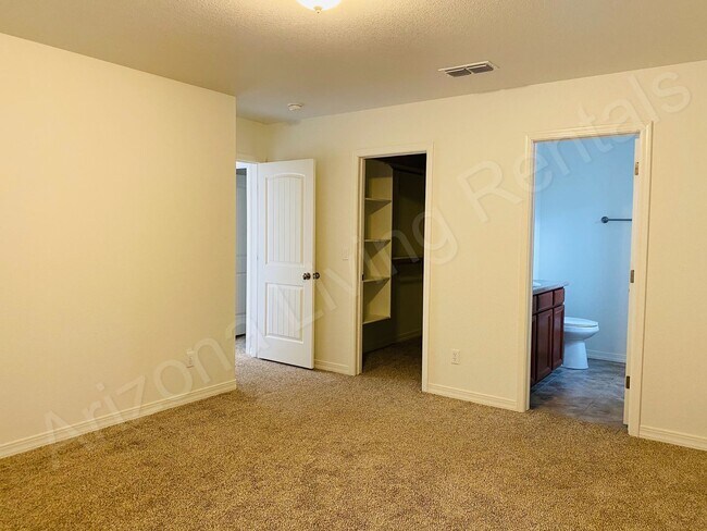 Building Photo - BEAUTIFUL 3 BEDROOM 2 CAR GARAGE HOME