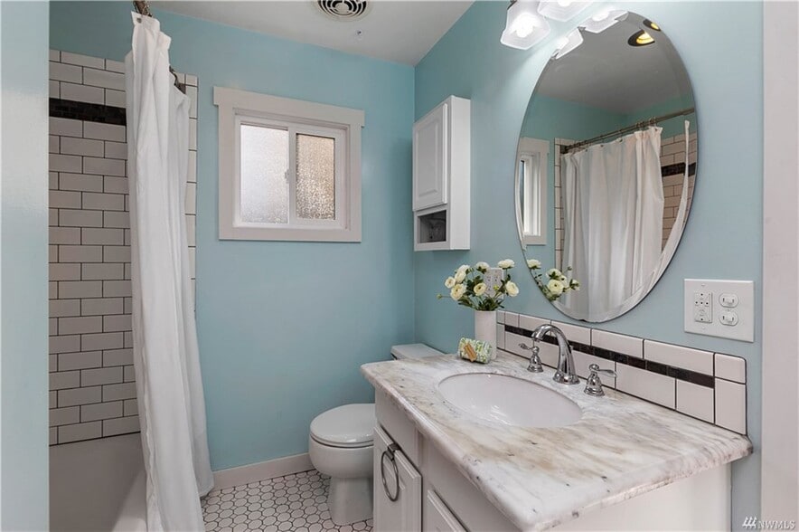 Building Photo - 5511 Brooklyn Ave NE