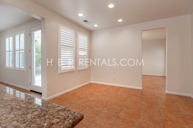 Building Photo - Comfort, Convenience & Space — Tracy Living at Its Best