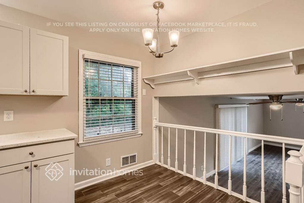 Building Photo - 2360 Sandgate Rd SW