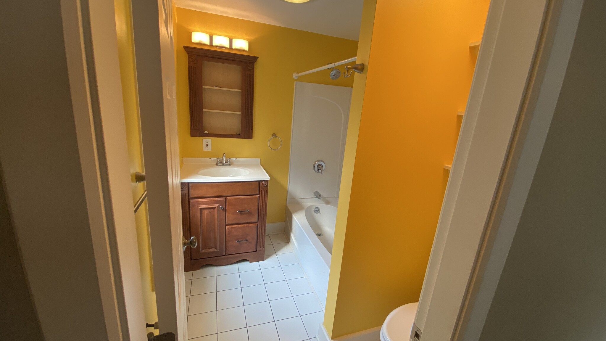 En Suite Bathroom - 154 Beach St
