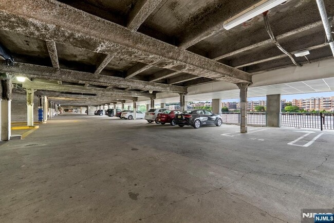 Building Photo - 108 The Promenade
