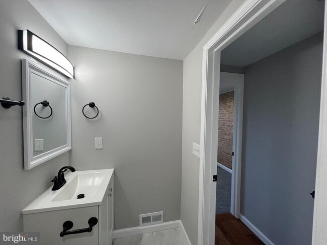 Building Photo - 220 N Montford Ave