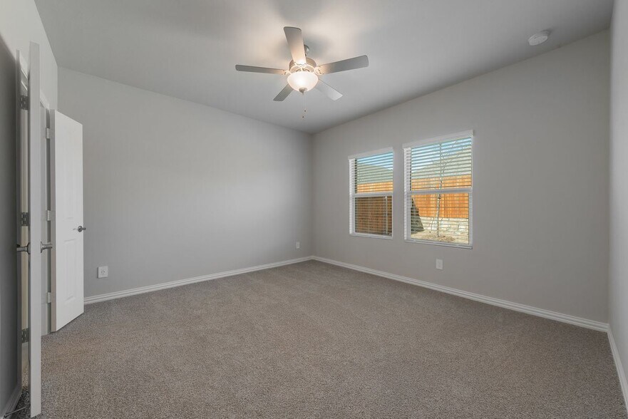 Building Photo - 818 Honeydew Ln