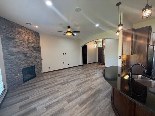 Building Photo - 3 bed plus office, Neighborhood amenities include a neighborhood pond, Pool and playground!