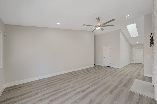 Building Photo - Remodeled Single Story, 4 Bedroom Home in Desert Shores