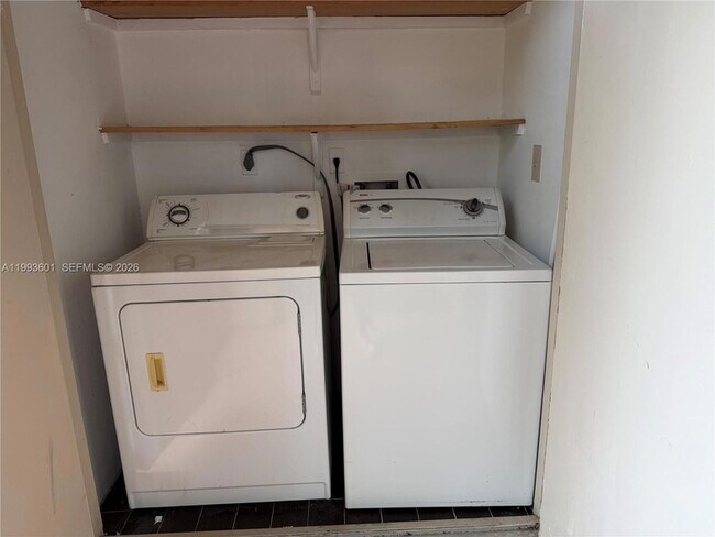 Building Photo - 15560 SW 106th Ln