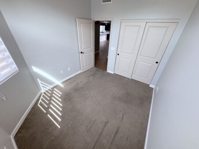 Building Photo - 181 E Crown Ct