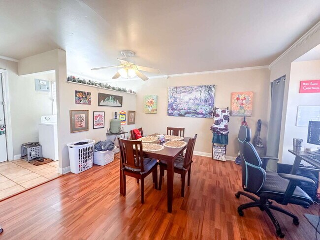 Building Photo - Charming 2-bedroom, 1-bath Home in a Central Location!