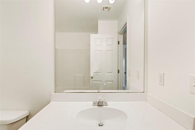 Building Photo - 13244 Beekman Dr