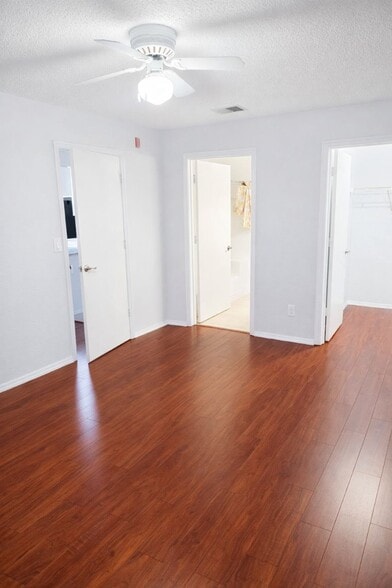 Building Photo - 2550 N Alafaya Trl