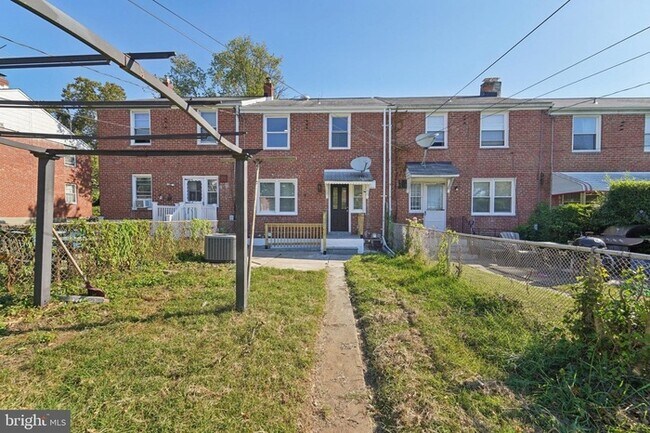 Building Photo - BEAUTIFUL 3 Bedroom 2 Bathroom Home