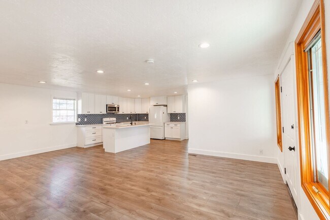 Building Photo - Heart of Eagle 4 Bed 2 Bath Home