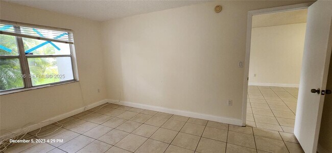 Building Photo - 4235 N University Dr