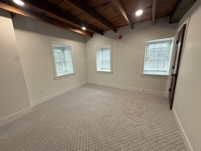 Building Photo - Amazing Brand New Renovated Farmhouse. Don't Miss.