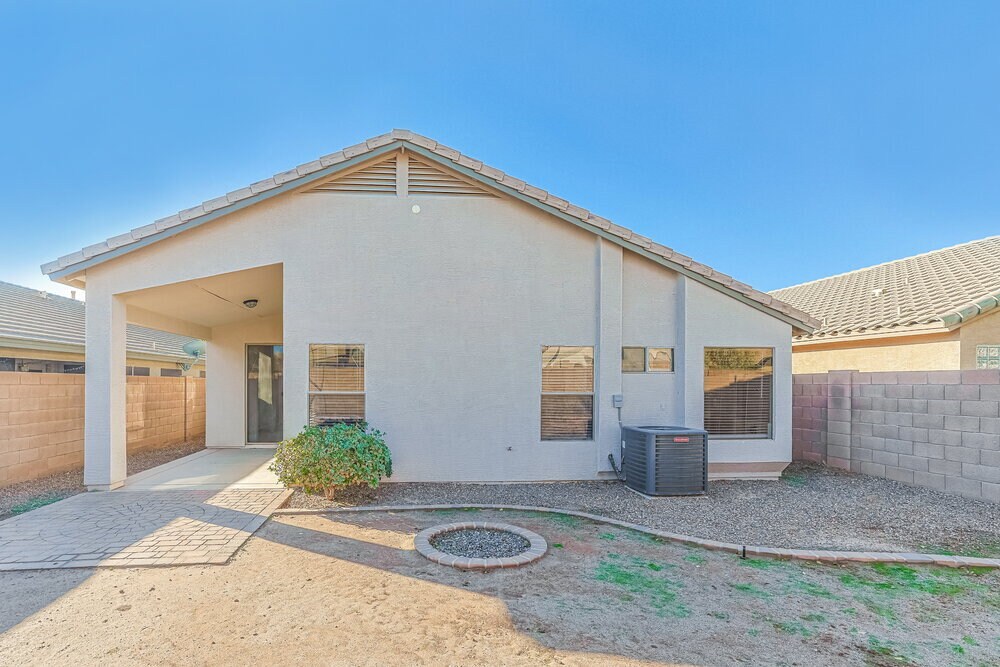 Building Photo - 672 E Lovegrass Dr