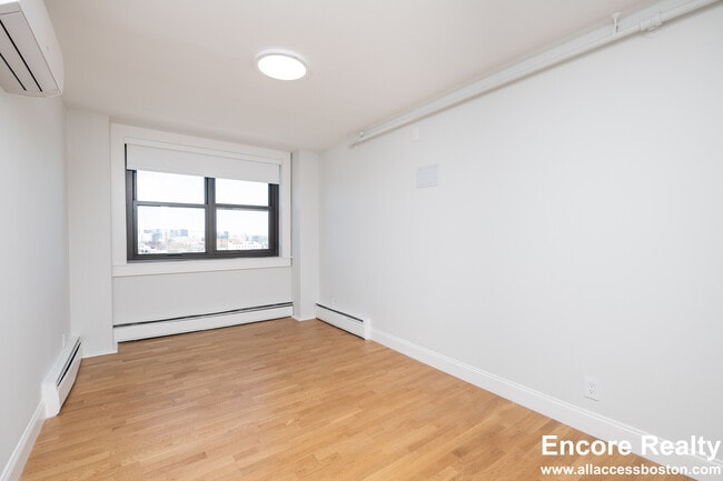 Building Photo - 1410 Columbia Rd