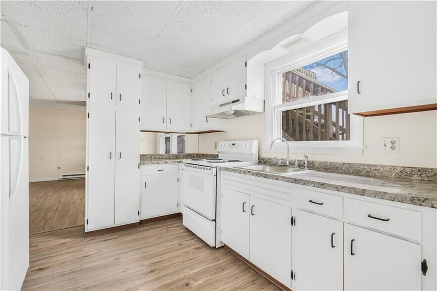 Building Photo - 3421 Pawtucket Ave