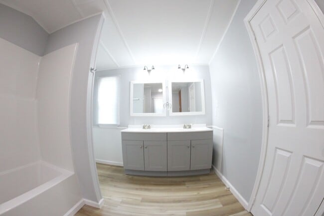 Building Photo - 7025 Ottis Ln