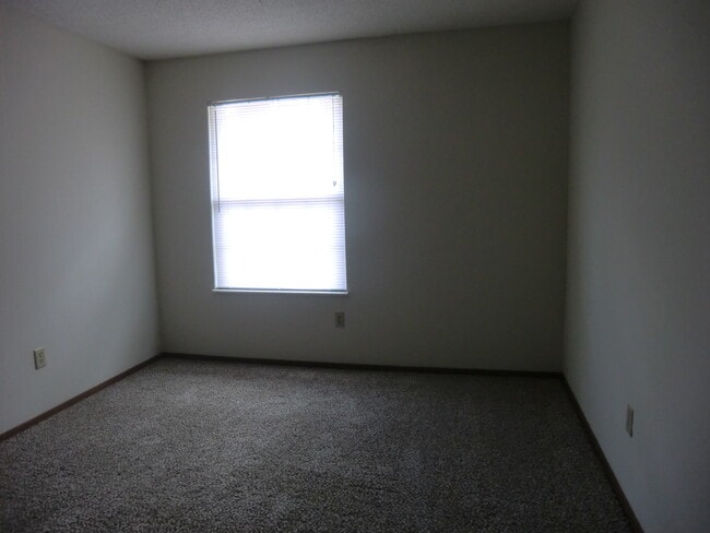 Building Photo - 18 Cherry Tree Ln