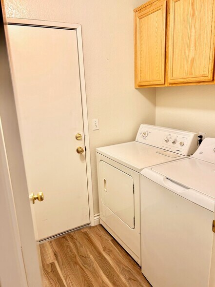 Laundry Room - 30277 Twain Dr