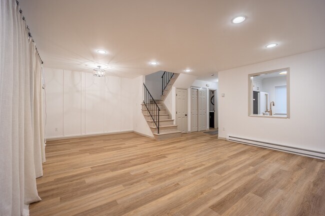 Building Photo - 404 Chelsea Cove S